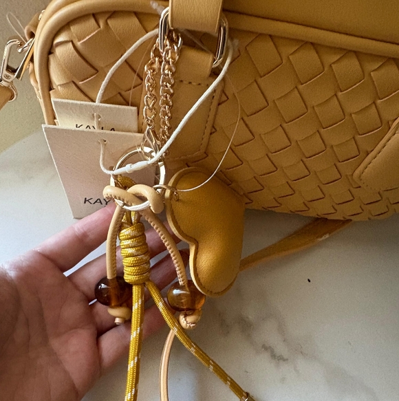 ​Bottega Vibe Kayla+Ava Yellow Woven Mini Satchel Crossbody with Heart Charm NWT - Picture 4 of 12